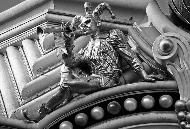 Fichier:Harrahs-jester-b-w-christopher-holmes.jpg