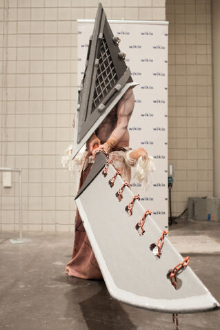 File:PyramidHead NYCC.jpg