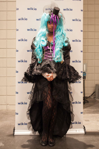 File:HatsuneMiku2 NYCC.jpg