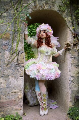 File:YayaHan-PrincessWhiteRose.jpg