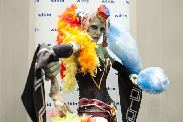 File:Twinrova NYCC.jpg