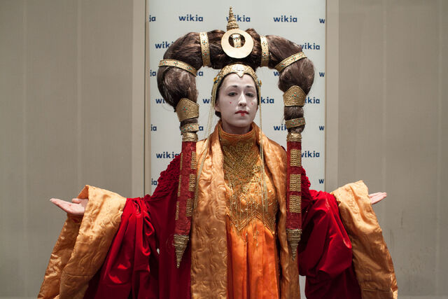File:Amidala NYCC.jpg