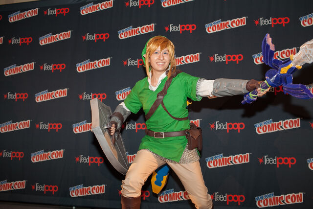 File:Someonone Comic Con.jpg