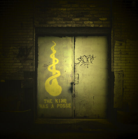 File:King in yellow graffiti.jpg
