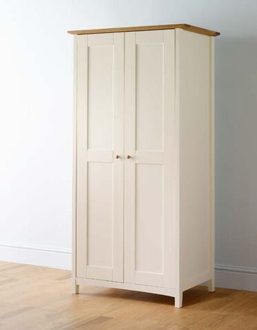 Datei:A Well-Worn Wardrobe.jpg