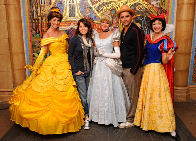 File:Tinafeyjohnstamosdisneywtf032309.jpg