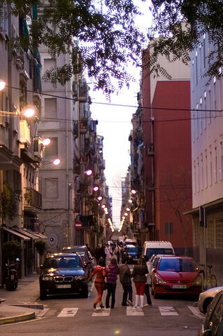 File:Youngsters in Barcelona.jpg
