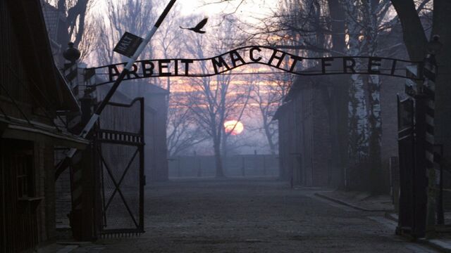 Datei:Arbeit macht frei.jpg