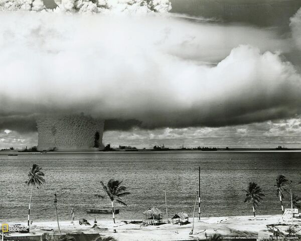 File:Atombombbikiniatoll6331.jpg
