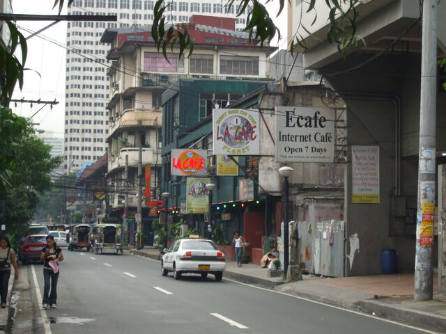 File:Approach-to-la-cafe-manila.jpg