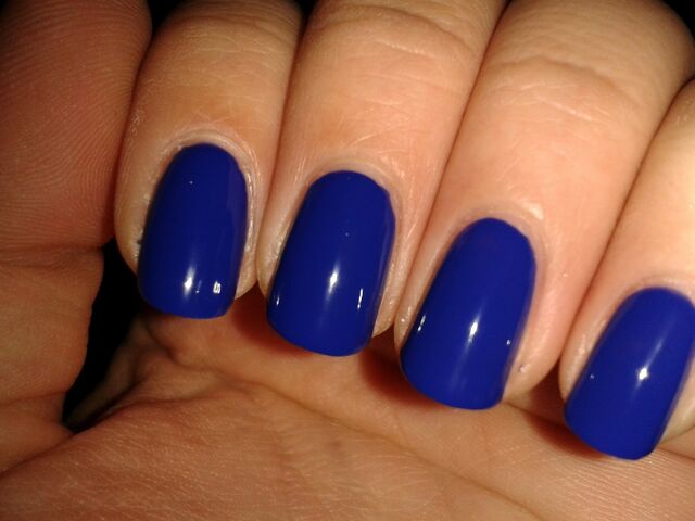 Datei:Blaue Fingernägel.jpg