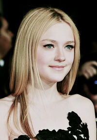 Dakota Fanning profile.jpg