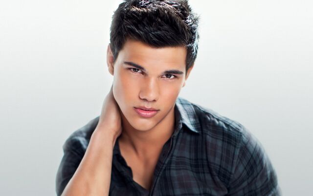 Archivo:Gratistodo-saga-crepusculo-wallpapers-taylor-lautner-fondos-fotos-twilight-amanecer-breaking-dawn-abduction-sin-salida.jpg