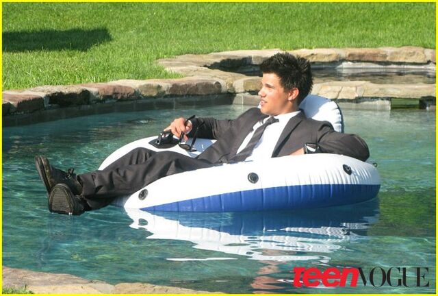 Archivo:Taylor-lautner-teen-vogue-05.jpg