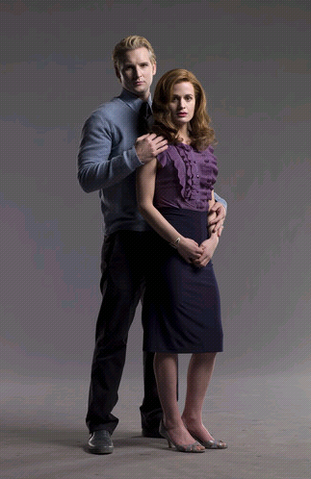 Archivo:Carlisle and Esme 'Aww'.png