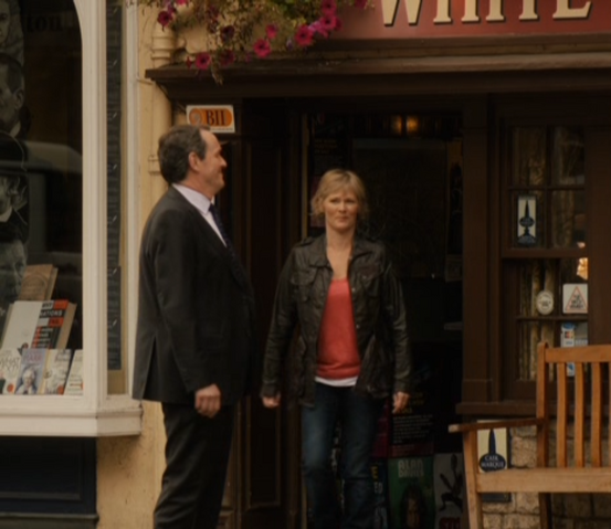 File:Robbie and Laura leave the pub.png