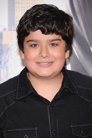File:Devan Leos.jpg
