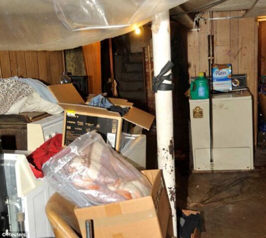 File:Castros basement.jpg
