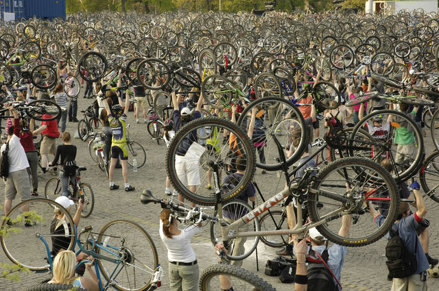 File:Critical mass budapest3 4.22.2006.jpg