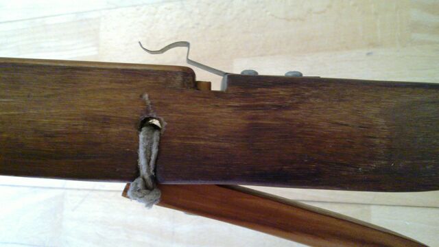 File:Pin lock - ready for bowstring - side.jpg