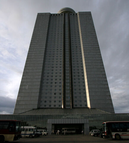 File:Dprk-hotel-yanggakdo.jpg
