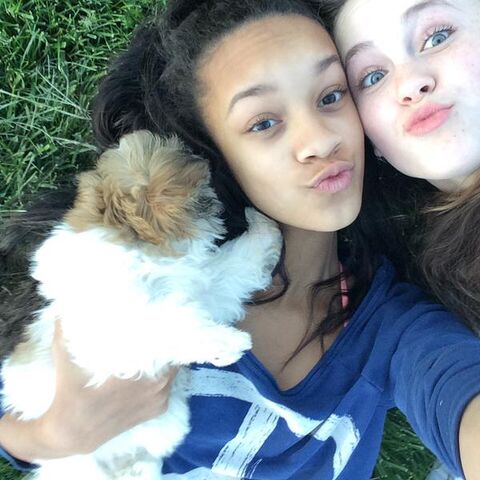 File:Kaeli and Bella April2015 04.jpg