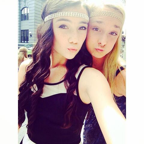 File:Kamryn and SarahR.jpg
