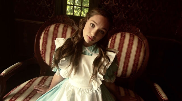 File:Taylor In Wonderland (1).jpg