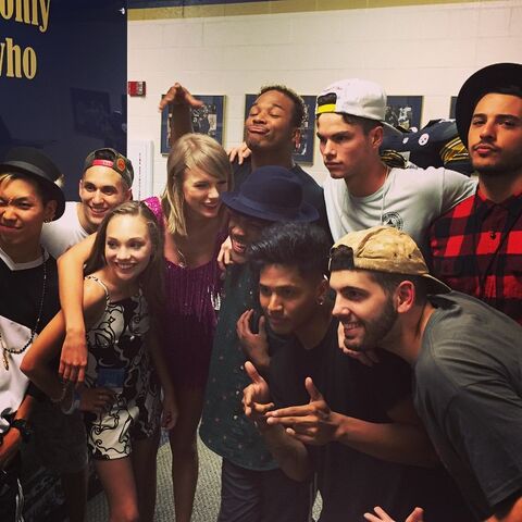 File:Taylor Swift on IG - with Maddie Ziegler - 1,2,3 1,2,3 @madisonziegler1313 .jpg