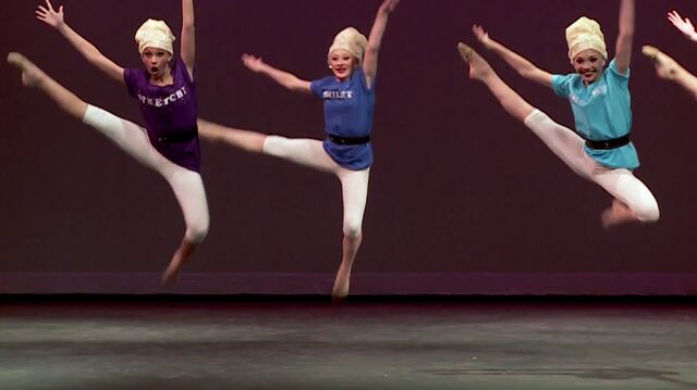 File:Seven Dancers extra - 0m45s.jpg