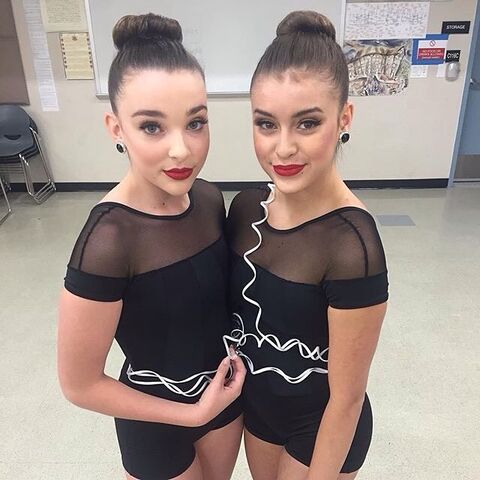 File:624 Kalani and Kendall - Disconnected.jpg