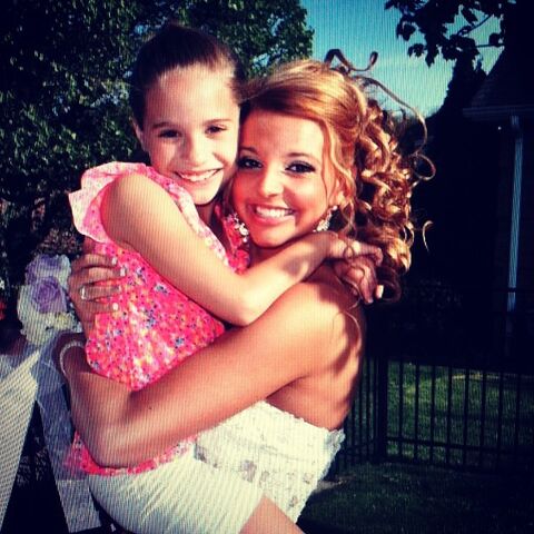 File:Mackenzie and Ryleigh 2013-05-16.jpg
