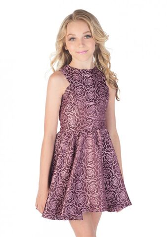 File:Brynn for MBG Holiday 2015 (3).jpg