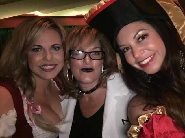 File:708 Moms minus Holly.jpg