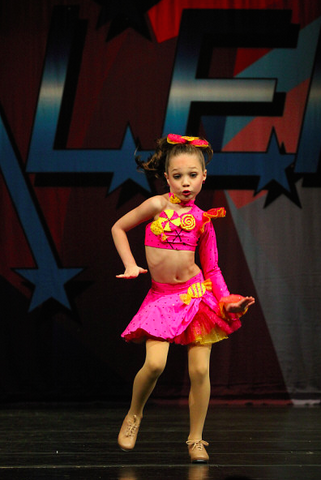 File:Maddie Sunshine and Lollipops 06.png