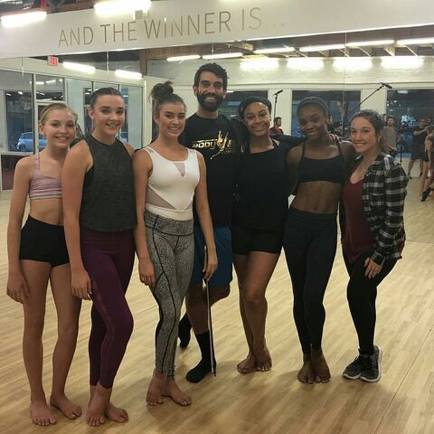 File:711 Girls with Daniel Jaber.jpg
