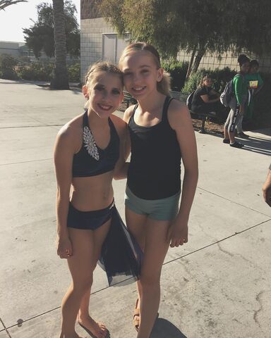 File:702 Brynn w fan.jpg