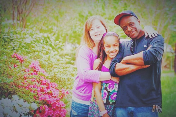 File:Kaeli with parents.jpg