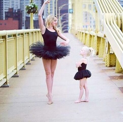 File:Chloeandclara.jpg