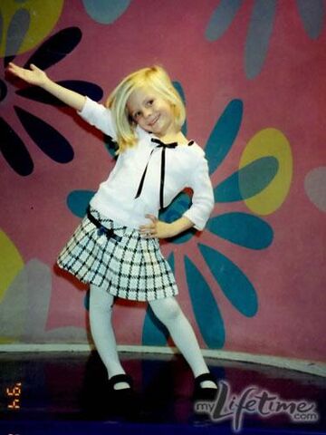 File:Young Paige posing.jpg