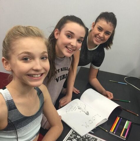 File:Brynn, Kalani and Kendall.jpg