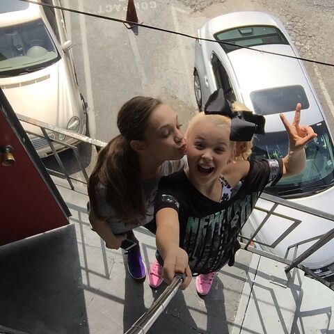 File:Maddie and JoJo 2015-03-31.jpg