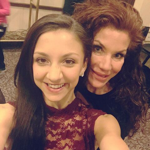 File:Tessa and mom Renee 2015-03-17.jpg