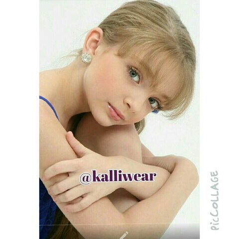 File:Sarah Hunt - kalliwear modeling - 2015-04-01.jpg