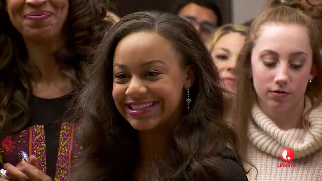 File:Holly and ChloeS at Nia premiere - Showdown in Pittsburgh preview.jpg
