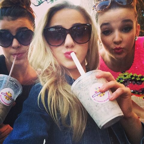 File:Rare Instagram Photo - Kalani & Chloe & Kendall Drinking Milkshakes.jpg