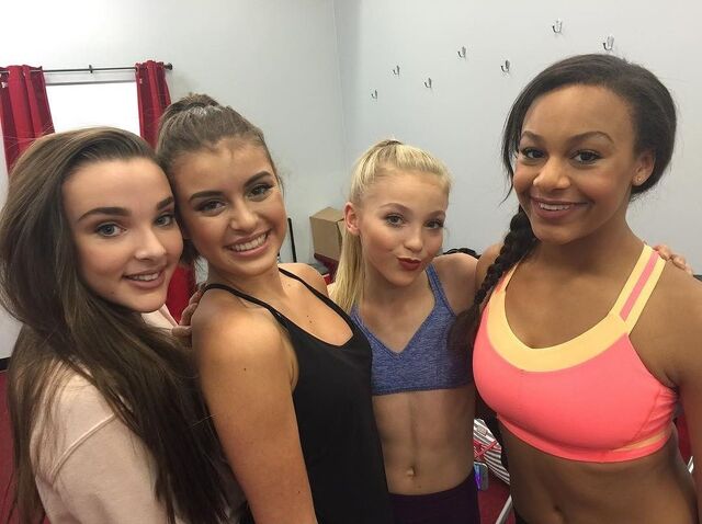 File:626 Girls in studio.jpg