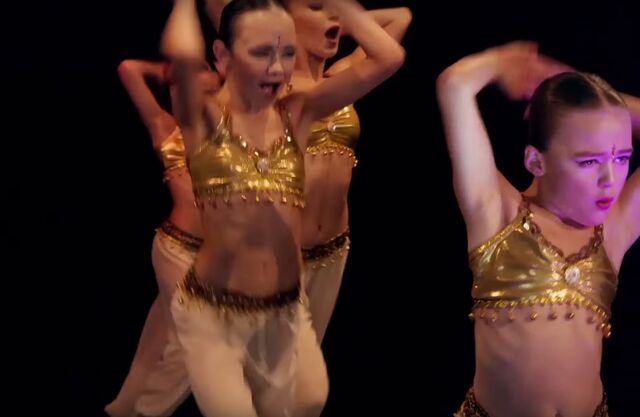 File:Dance Mums 202 Bollywood group 1.jpg
