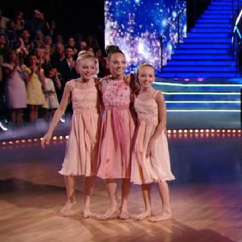 File:Brynn Rumfallo - Maddie Ziegler - Jaycee Wilkins - Dancing with the Stars.jpg