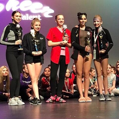 File:716 Kendall and Brynn at awards.jpg